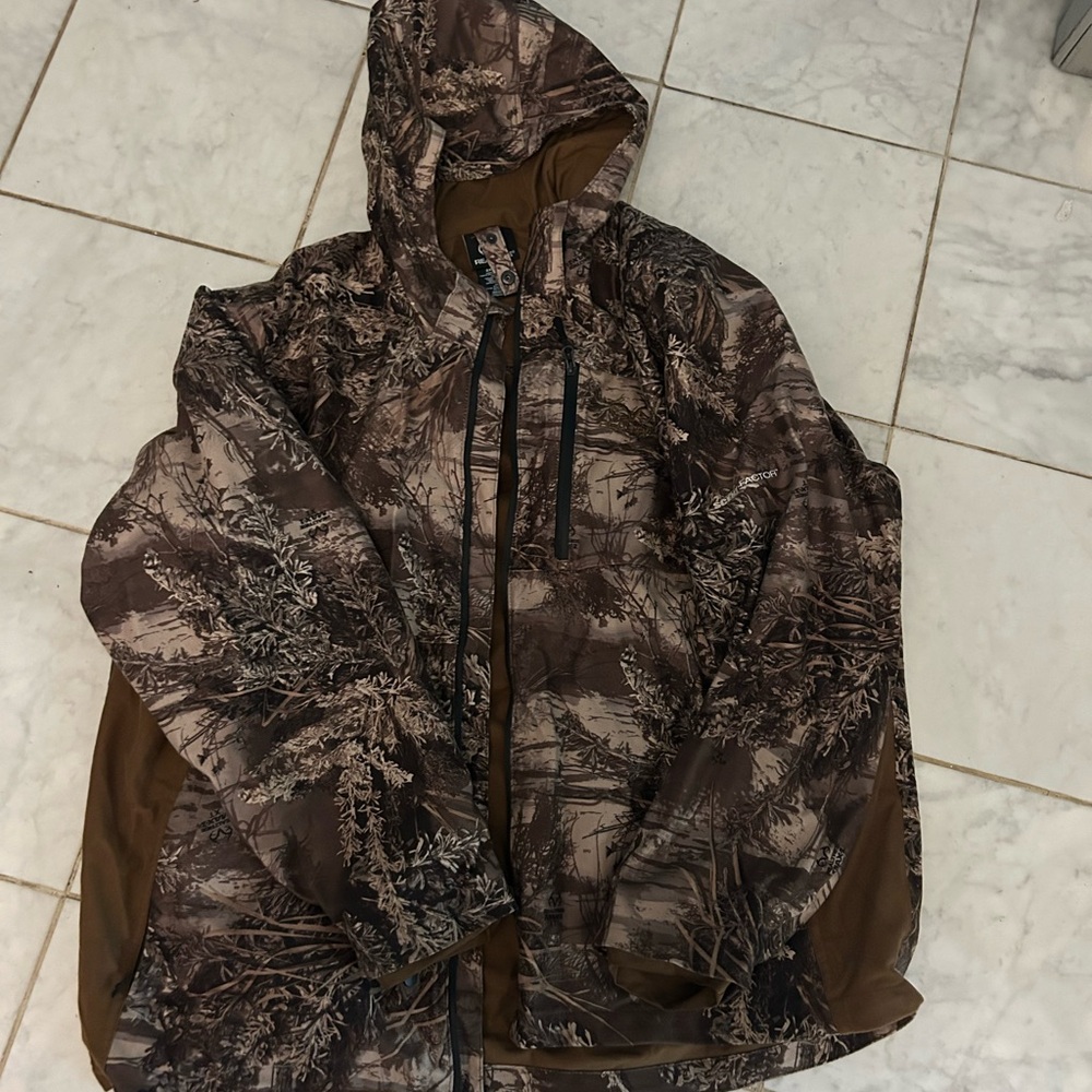 Realtree Brown Raincoat with Hood and Waterproof Material